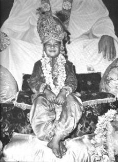 Click Here To See More of Prem Rawat (Guru Maharaj Ji) 1966 Prem Rawat Inspirational Speaker dressed as Krishna