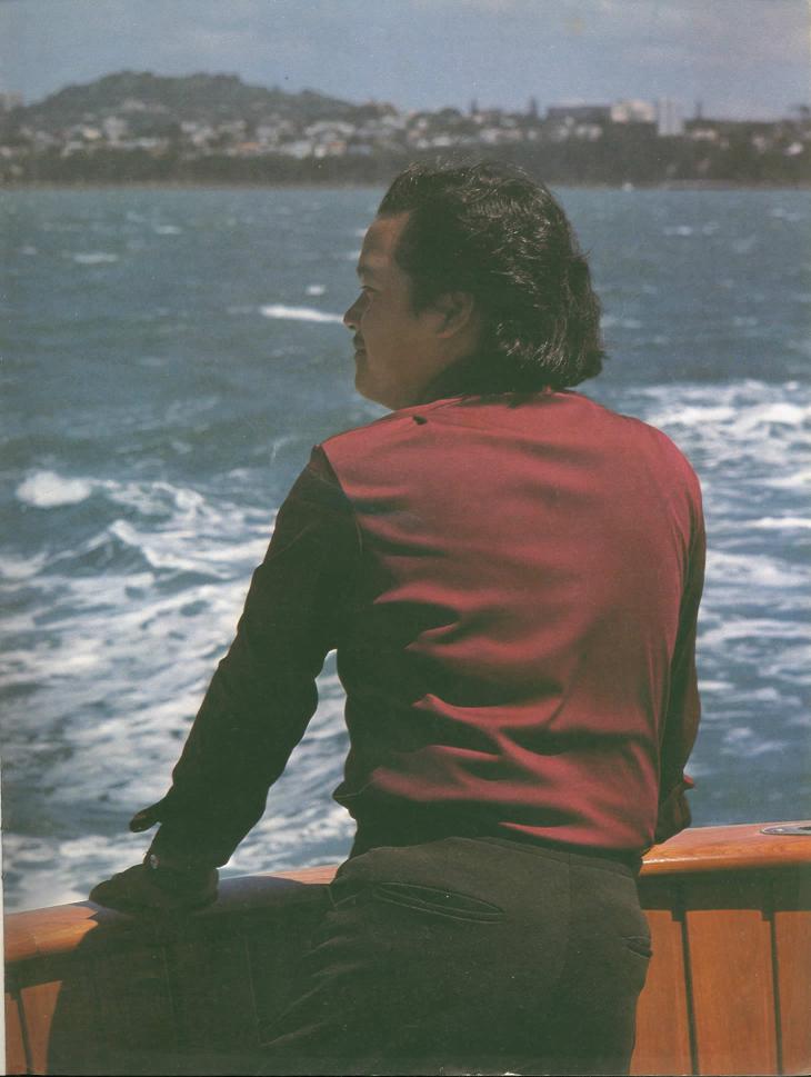 Prem Rawat Inspirational Speaker In a Loud Shirt On The Harbour Prem Rawat Inspirational Speaker In a Loud Shirt On The Harbour