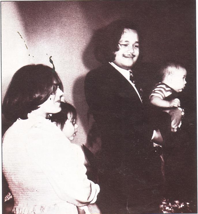 Prem Rawat Inspirational Speaker With Wife Durga Ji And Daughter