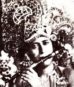 Hans with Crown and Flute