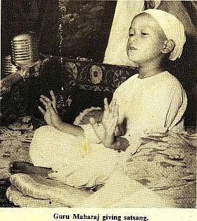 Guru Maharaj giving satsang