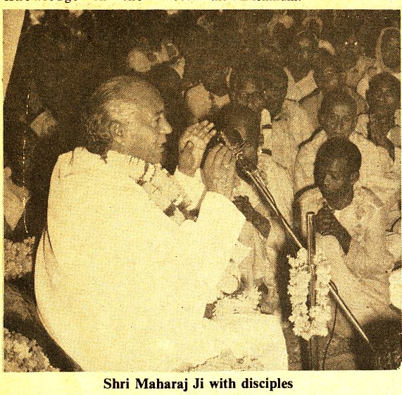 Shri Maharaj Ji with disciples