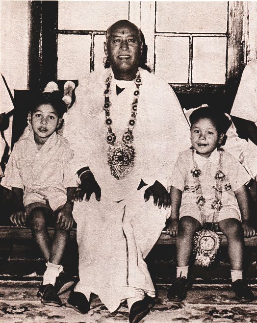 The Satguru or Perfect Master, Hans Rawat (Shri Maharaji)