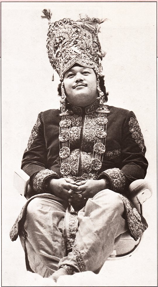 Prem Rawat Inspirational Speaker The Pudgy Perfect Master Dressed As Krishna