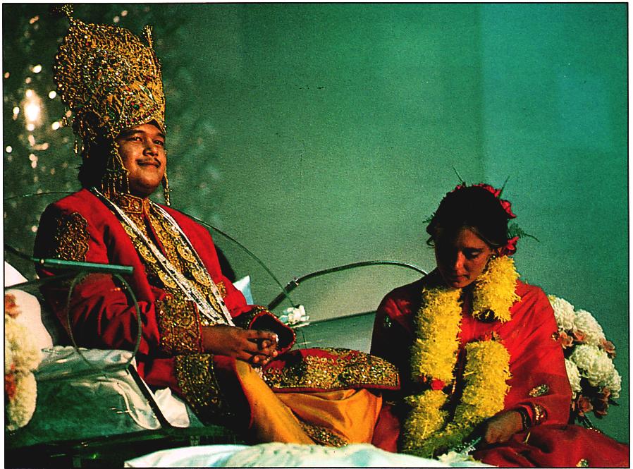 Prem Rawat's Wife, Marolyn Rawat, Bows Her Head To Him