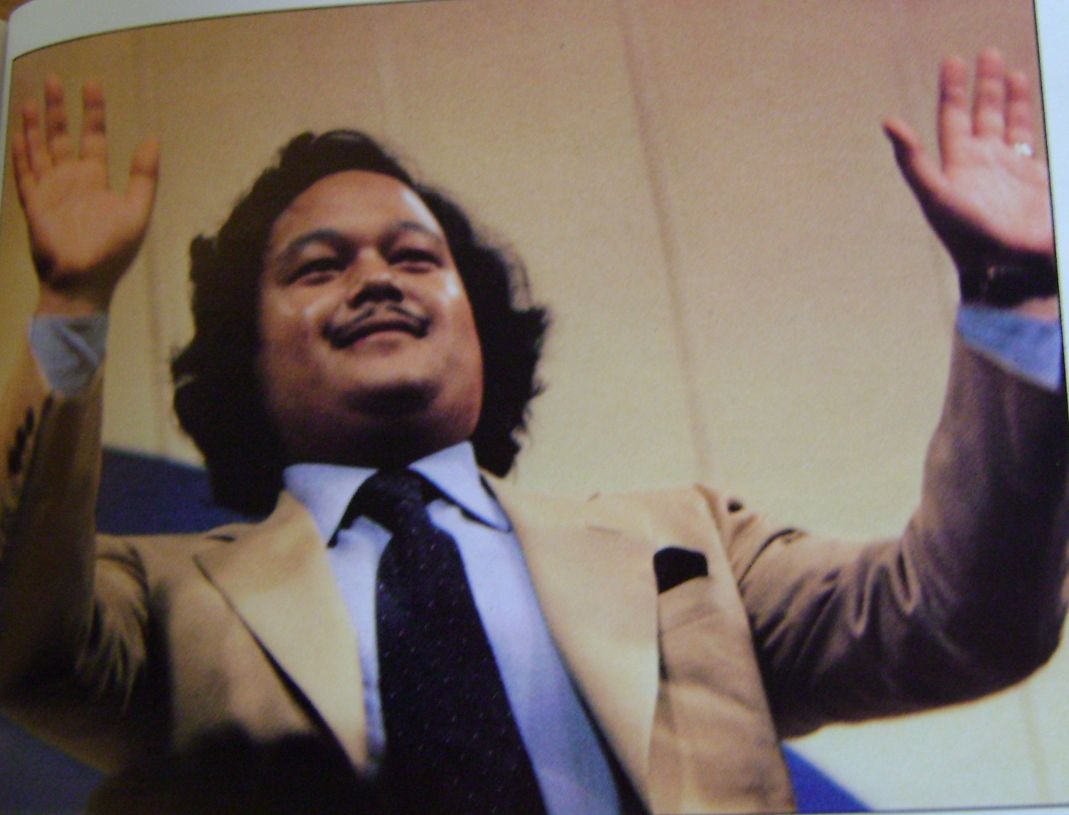 Prem Rawat Inspirational Speaker When He Was Guru Maharaj Ji, The Lord Of The Universe Being Worshipped At Hans Jayanti, 1978 Prem Rawat Inspirational Speaker When He Was Guru Maharaj Ji, The Lord Of The Universe Being Worshipped At Hans Jayanti, 1978