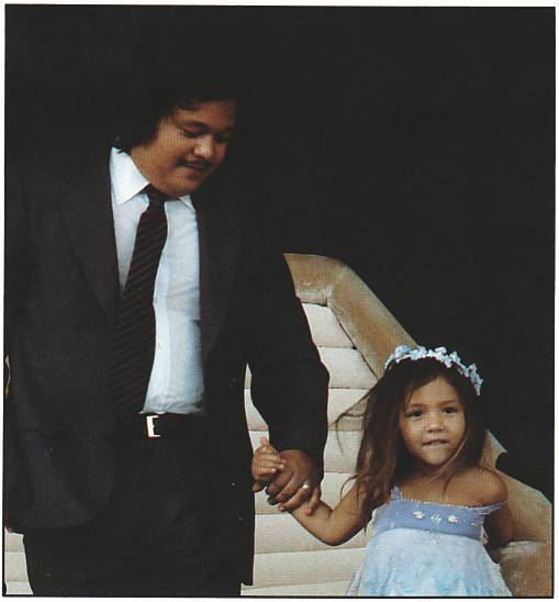 Prem Rawat Inspirational Speaker at Hans Jayanti with child 1978
