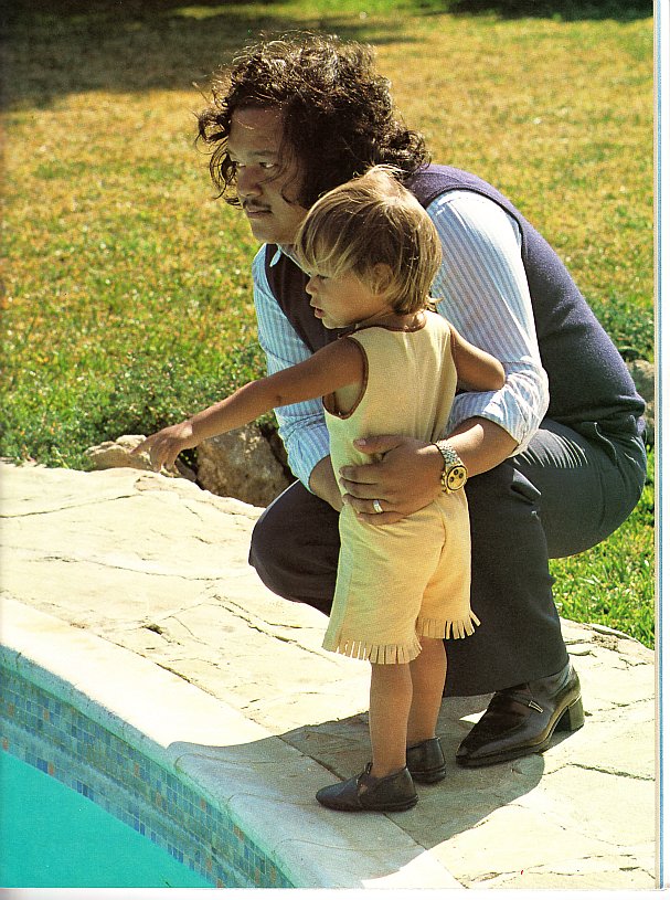 Prem Rawat Inspirational Speaker with child 1978 Prem Rawat Inspirational Speaker with child 1978