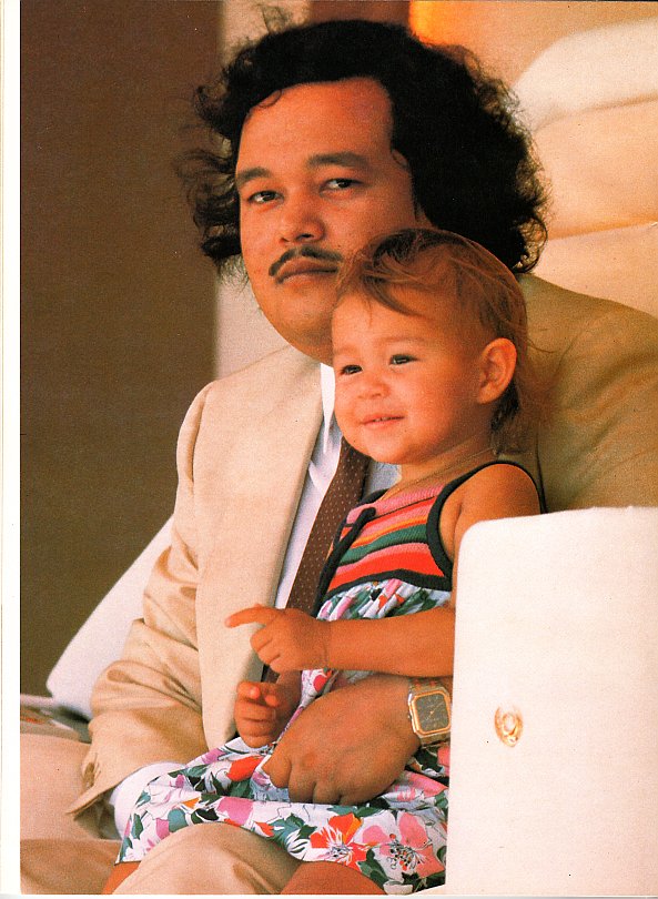 Prem Rawat Inspirational Speaker with child on stage in 1979 Prem Rawat Inspirational Speaker with child on stage in 1979