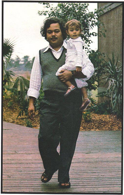 Prem Rawat Inspirational Speaker with child in 1979