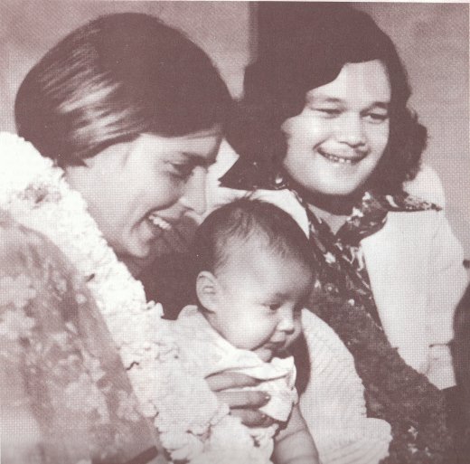 Prem Rawat aka (Guru) Maharaji, his wife Durga Ji (Marolyn Rawat (nee Johnson) and daughter in 1975 Prem Rawat aka (Guru) Maharaji, his wife Durga Ji (Marolyn Rawat (nee Johnson) and daughter in 1975