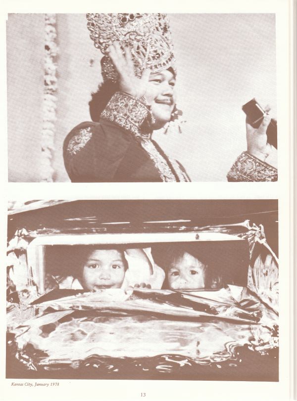 Prem Rawat aka Maharaji dressed as the God Krishna in Kansas City, January 1978