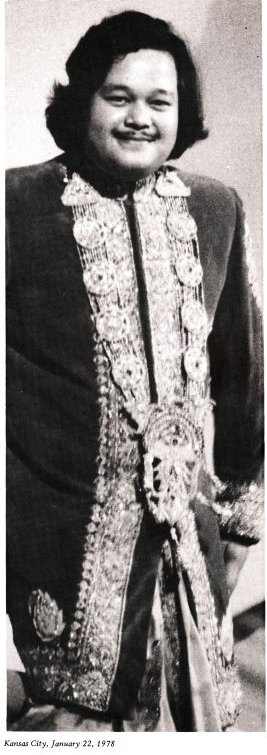 Prem Rawat aka Maharaji dressed as the God Krishna in 1977/8