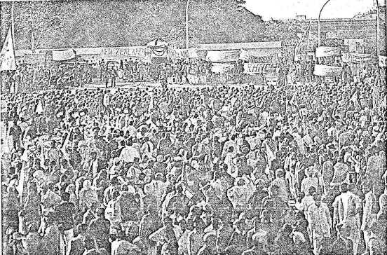A hundred thousand people from every continent and race turned out to greet Maharaj Ji on His arrival at Palam, Airport, Delhi.