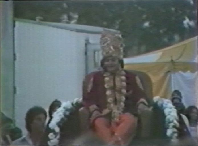 Prem Rawat in a Procession