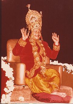 Prem Rawat Dressed as Former Incarnation of God