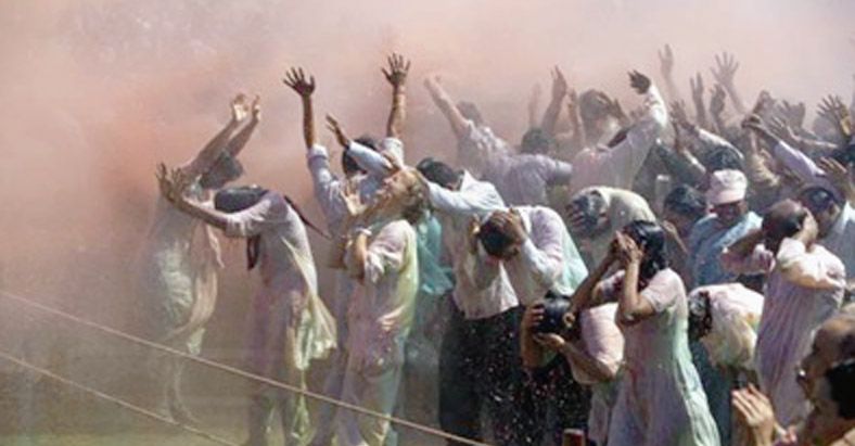 Frenzied Followers adore Prem Rawat (Maharaji) at Holi Frenzied Followers adore Prem Rawat (Maharaji) at Holi