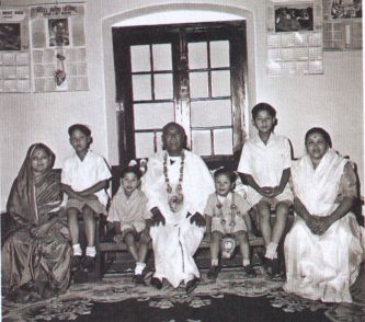 Prem Rawat's (Maharaji) Holy Family Maharaji aka Prem Rawat's (Maharaji) Holy Family
