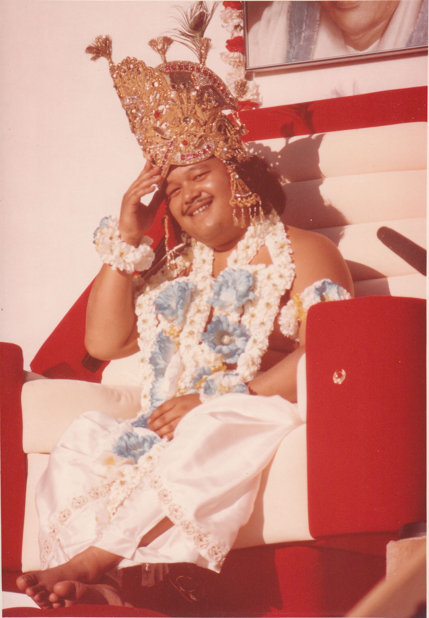 Prem Rawat Inspirational Speaker Dressed As Krishna With Crown On Throne Photo