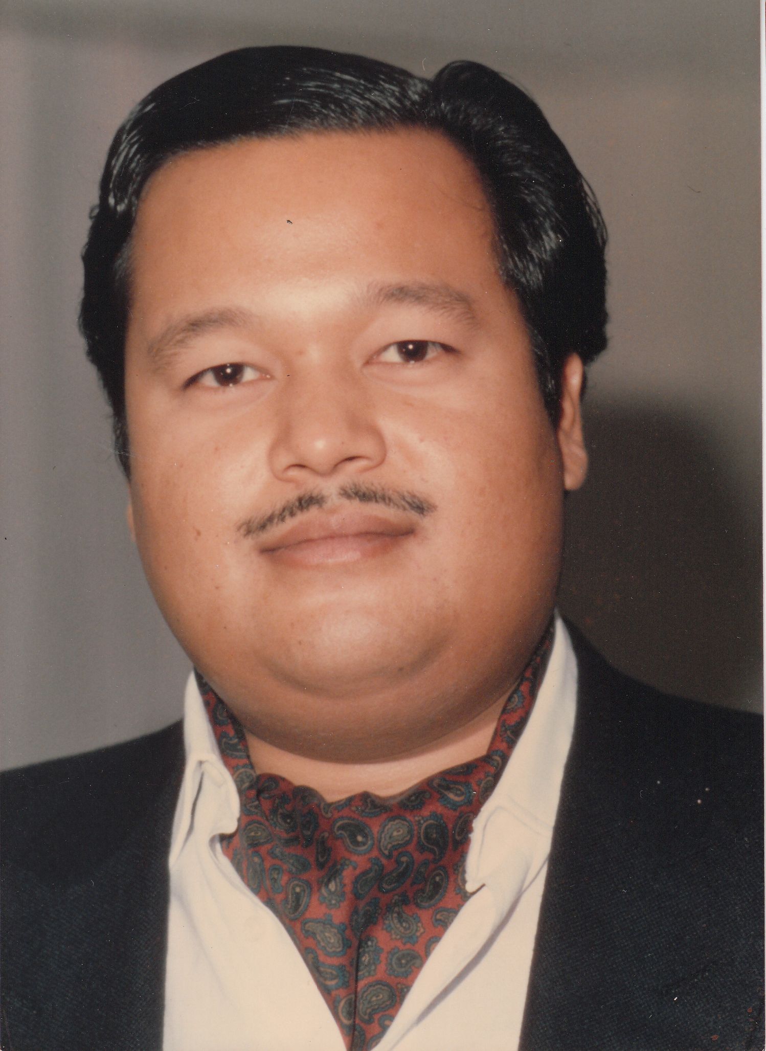 Prem Rawat Inspirational Speaker Photo With Cravat circa 1980