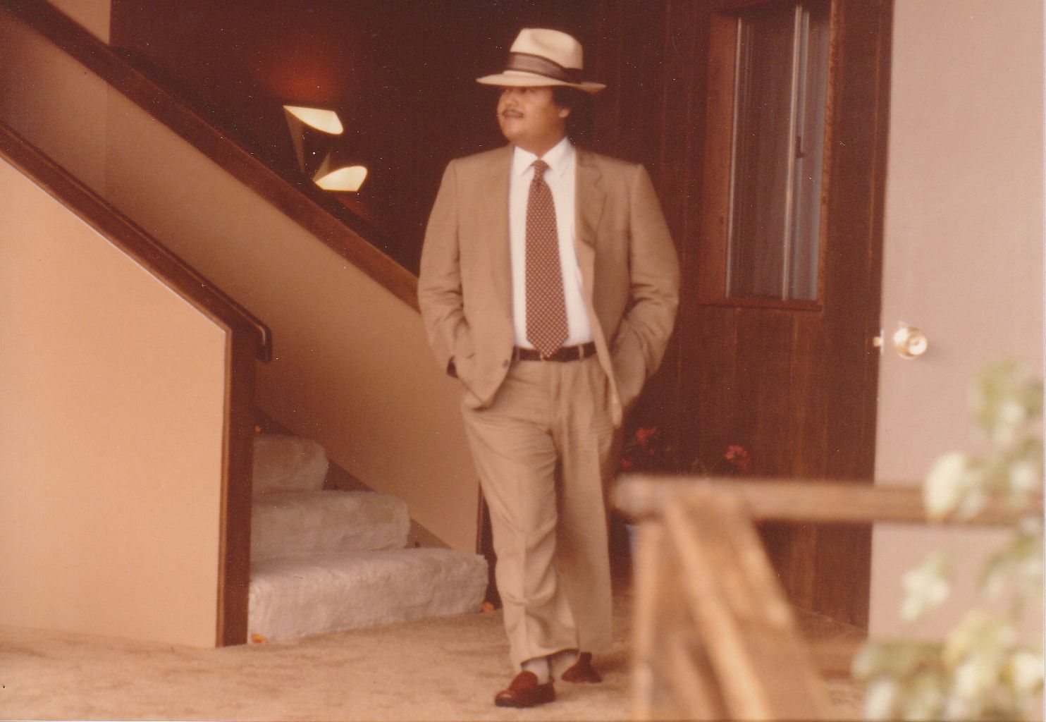 Prem Rawat Inspirational Speaker Photo Posing Short But Stylish With Hat circa 1979