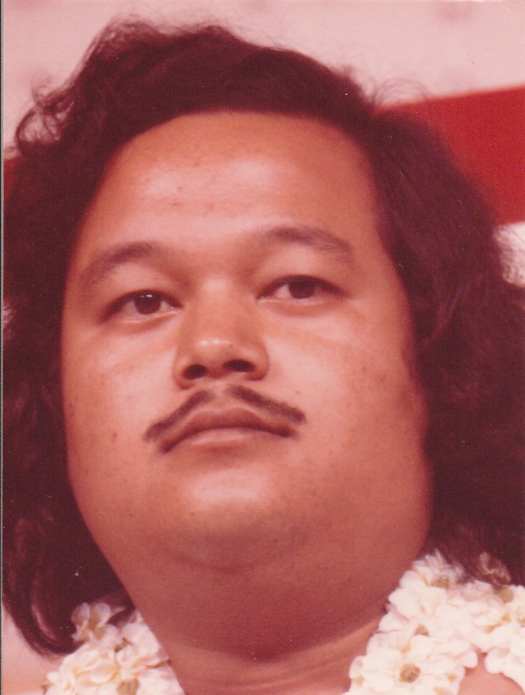 Prem Rawat Inspirational Speaker Photo On Stage With Garland of Flowers circa 1979