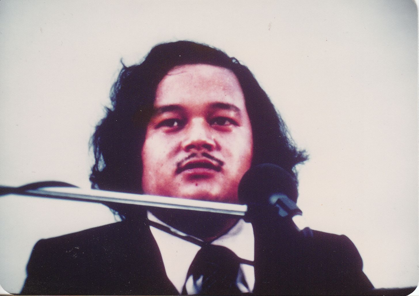Prem Rawat Inspirational Speaker Photo On Stage At Court of Love Retreat 1977