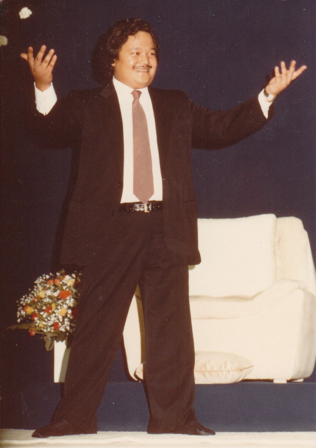 Prem Rawat Inspirational Speaker Photo On Stage Dancing circa 1979