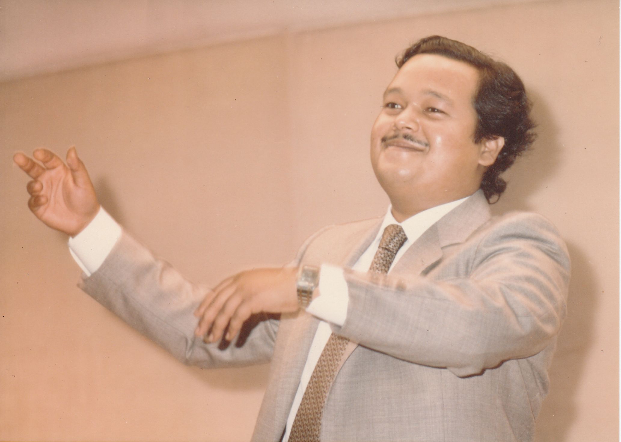 Prem Rawat Inspirational Speaker Photo On Stage Dancing circa 1980