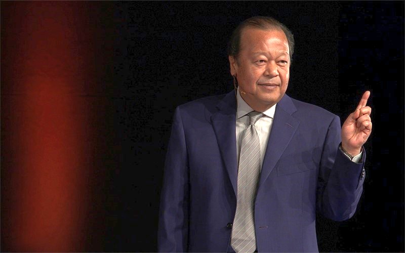 Prem Rawat - Alone On Stage