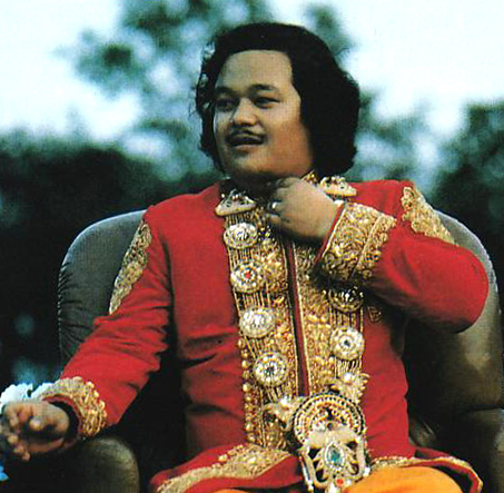 Prem Rawat dressed as the Lord of the Universe