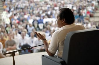 Prem Rawat (Maharaji) speaks at an outdoor event in Australia