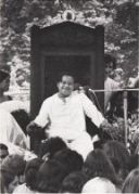 Maharaji Teaches That There Is Only One Perfect Master